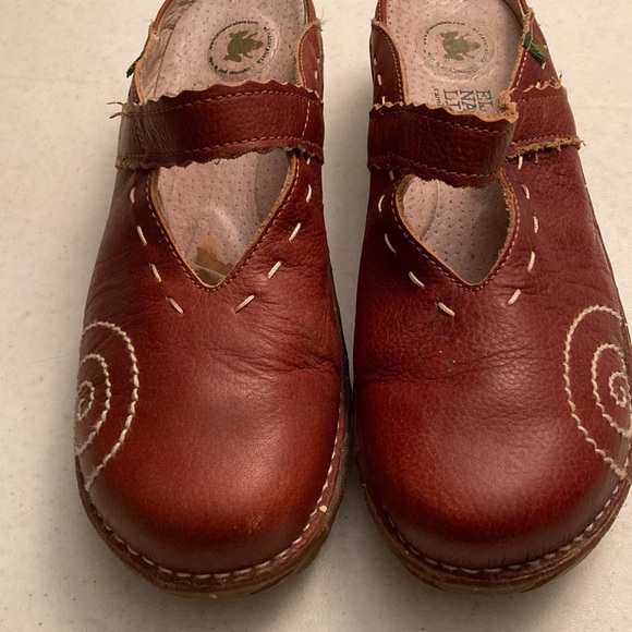 El Naturalista Shoes - El Naturalista Brown Leather Mules with White Stitching